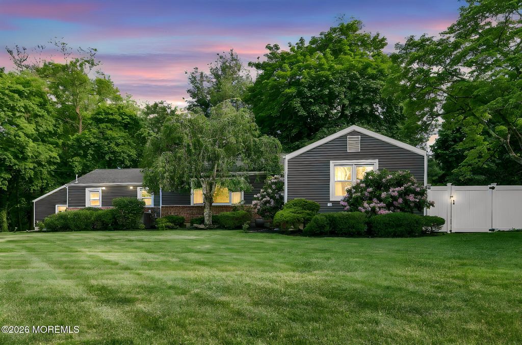 10 Tilton Road, Middletown, NJ 07748