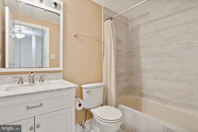 34 DORCHESTER CIR, Marlton, NJ 08053