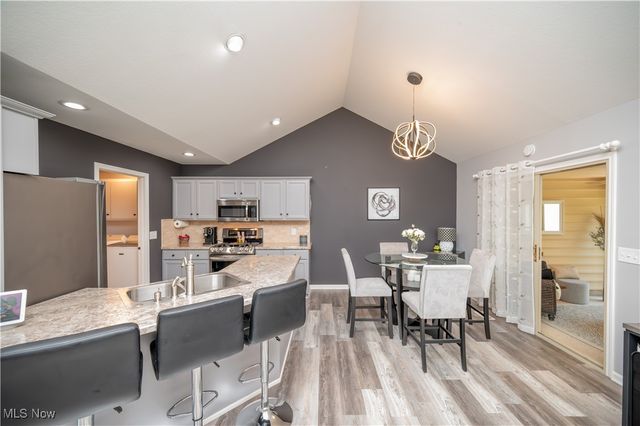 226 Village Court, Columbiana, OH 44408