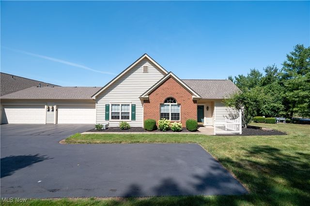 226 Village Court, Columbiana, OH 44408