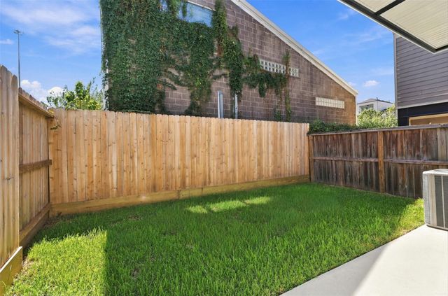 5339 Larkin Street A, Houston, TX 77007