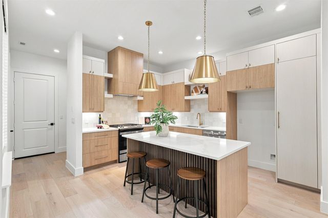 5339 Larkin Street A, Houston, TX 77007