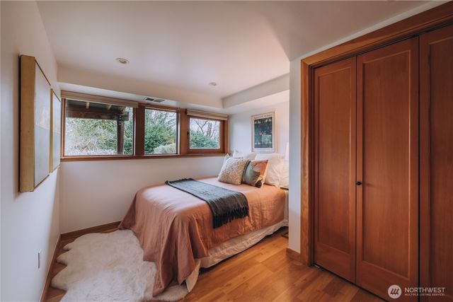 11323 Durland Place NE, Seattle, WA 98125