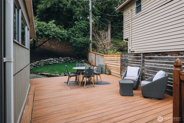 11323 Durland Place NE, Seattle, WA 98125