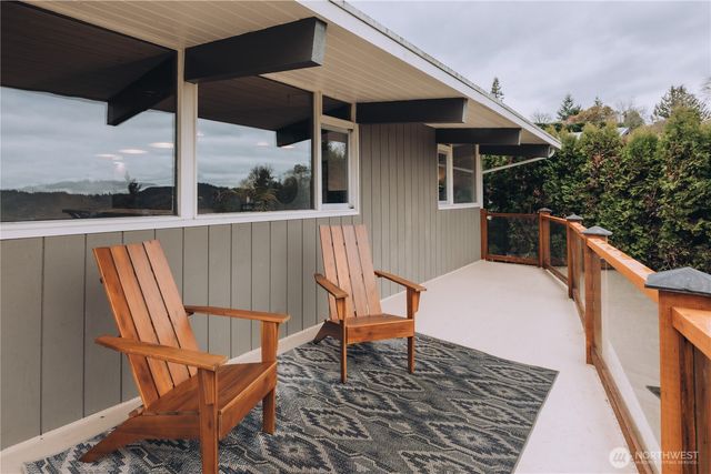 11323 Durland Place NE, Seattle, WA 98125