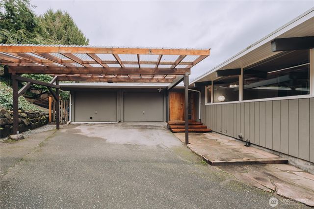 11323 Durland Place NE, Seattle, WA 98125