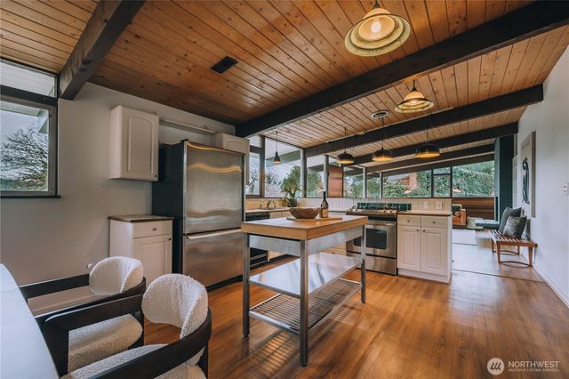 11323 Durland Place NE, Seattle, WA 98125