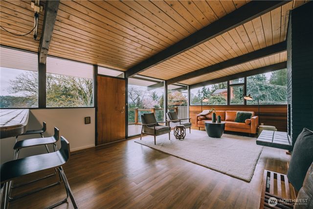 11323 Durland Place NE, Seattle, WA 98125