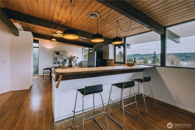 11323 Durland Place NE, Seattle, WA 98125