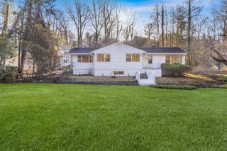 2 Lorraine Place, Scarsdale, NY 10583