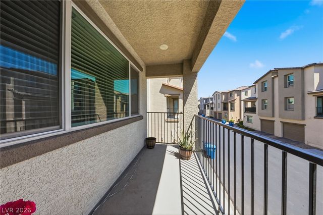 6941 Skyline Blue Street, North Las Vegas, NV 89086