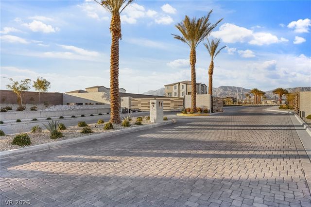 6941 Skyline Blue Street, North Las Vegas, NV 89086