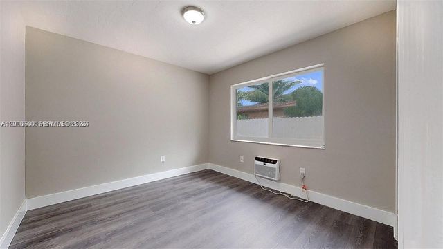 891 SW 5th St 4, Miami, FL 33130