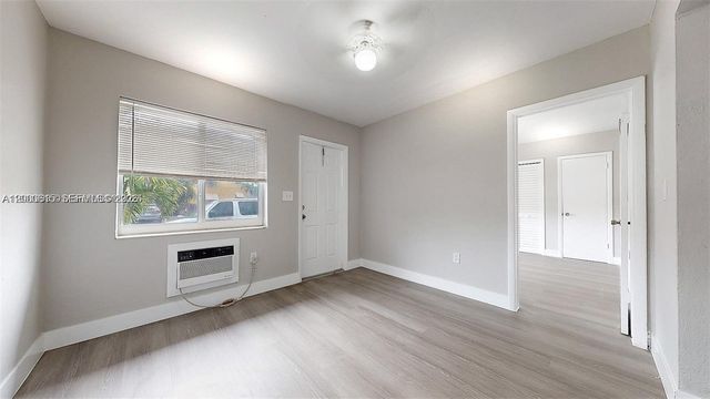 891 SW 5th St 4, Miami, FL 33130