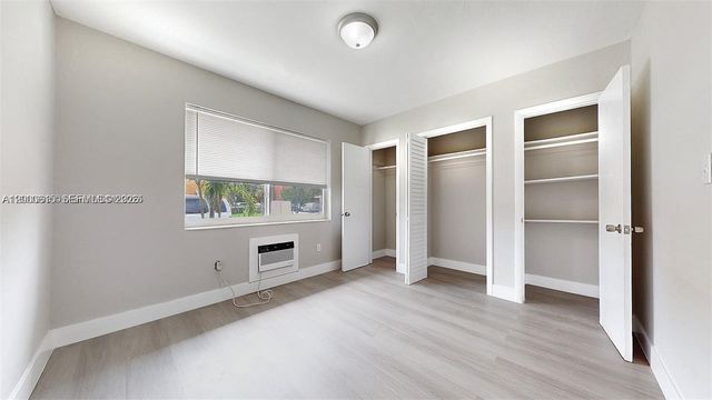 891 SW 5th St 4, Miami, FL 33130