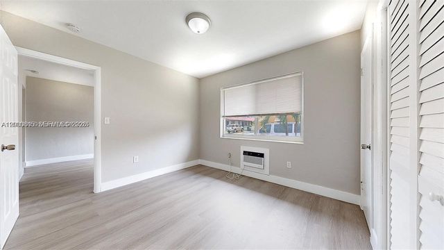 891 SW 5th St 4, Miami, FL 33130