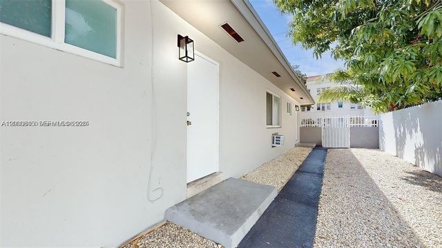 891 SW 5th St 4, Miami, FL 33130