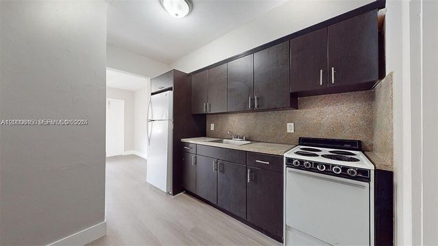 891 SW 5th St 4, Miami, FL 33130