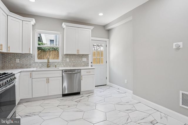 2225-2227 N WATERLOO ST, Philadelphia, PA 19133