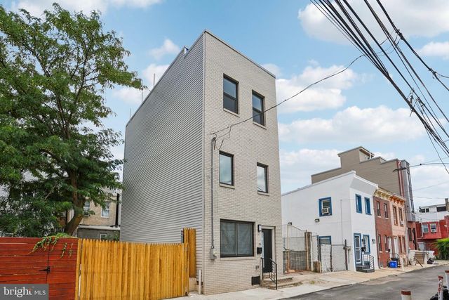 2225-2227 N WATERLOO ST, Philadelphia, PA 19133