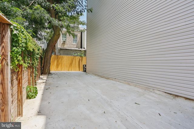 2225-2227 N WATERLOO ST, Philadelphia, PA 19133