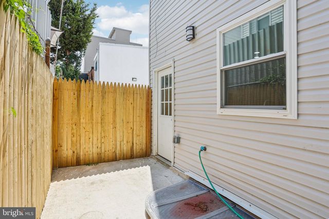 2225-2227 N WATERLOO ST, Philadelphia, PA 19133