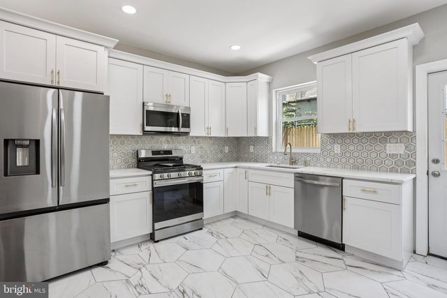 2225-2227 N WATERLOO ST, Philadelphia, PA 19133