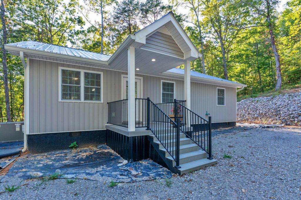 890 Lee Station Mtn Road, Pikeville, TN 37367