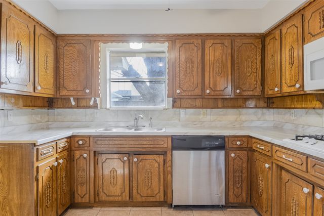 105 Stiles Drive, Midlothian, TX 76065