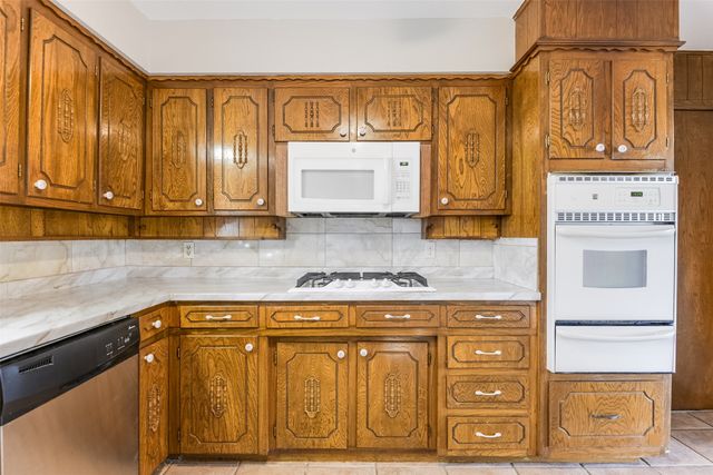 105 Stiles Drive, Midlothian, TX 76065