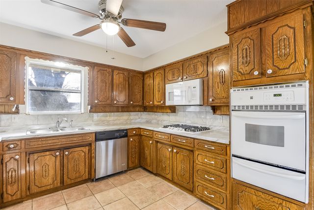 105 Stiles Drive, Midlothian, TX 76065