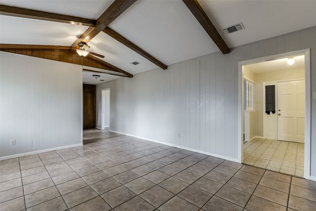 105 Stiles Drive, Midlothian, TX 76065