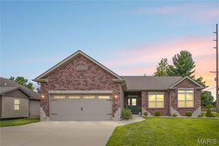1 Meadowbrooke Drive, Troy, IL 62294