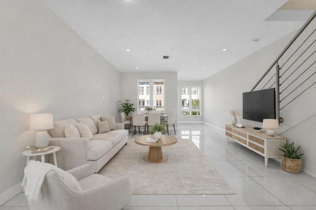 10220 NW 63rd Terrace 207, Doral, FL 33178