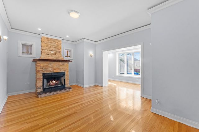 5124 W Berenice Avenue 1, Chicago, IL 60641