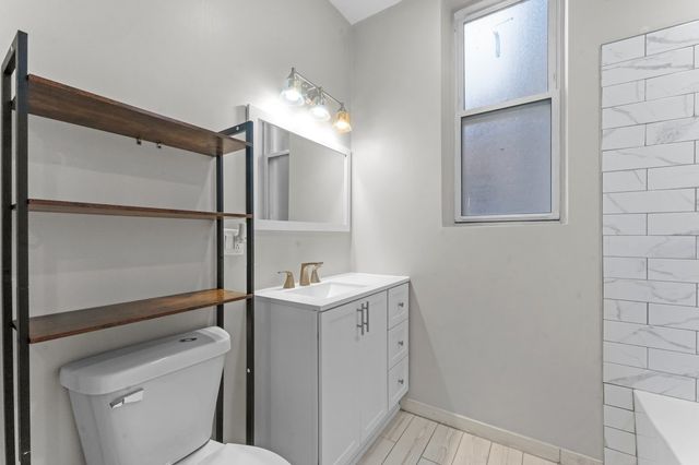 5124 W Berenice Avenue 1, Chicago, IL 60641