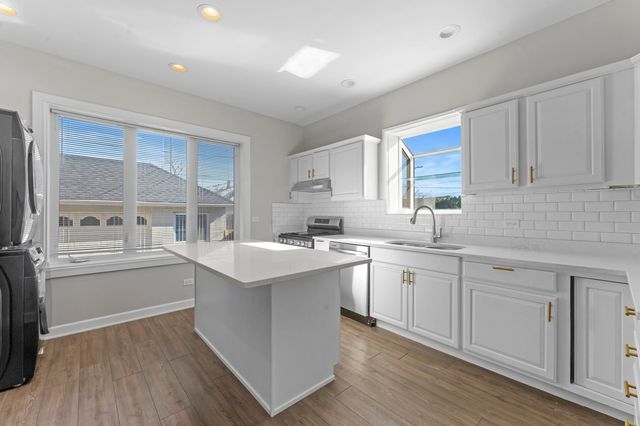 5124 W Berenice Avenue 1, Chicago, IL 60641