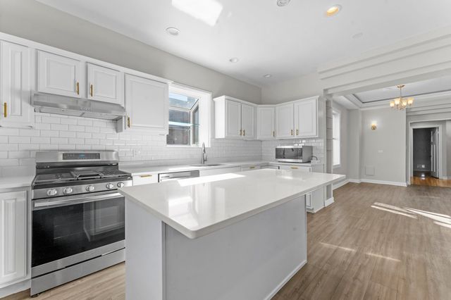 5124 W Berenice Avenue 1, Chicago, IL 60641