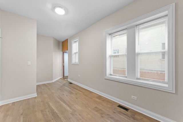 5124 W Berenice Avenue 1, Chicago, IL 60641