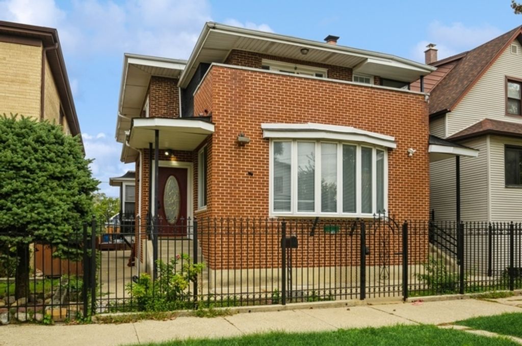 5124 W Berenice Avenue 1, Chicago, IL 60641
