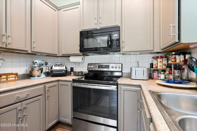 112 S Stone Drive, Sneads Ferry, NC 28460