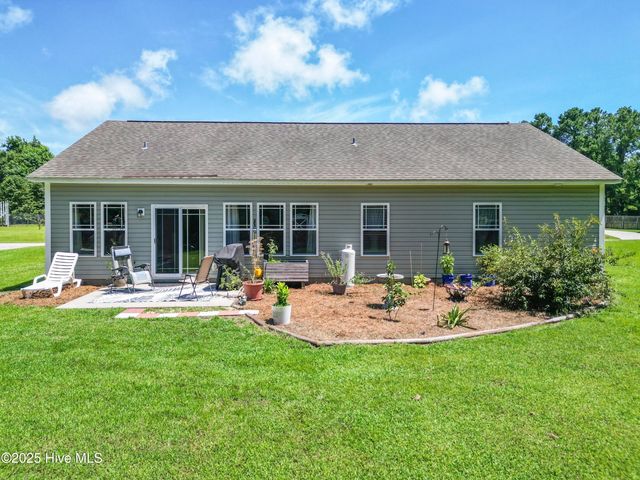 112 S Stone Drive, Sneads Ferry, NC 28460