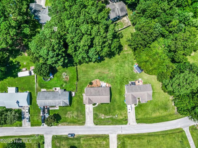 112 S Stone Drive, Sneads Ferry, NC 28460