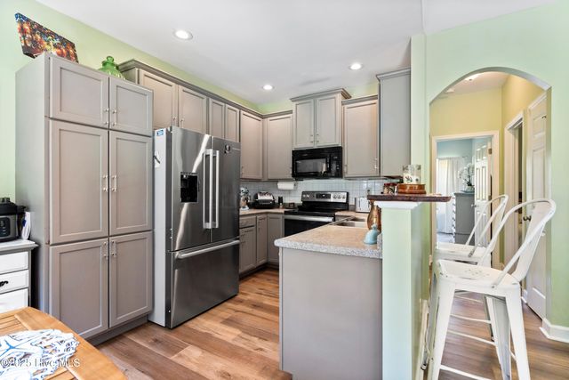 112 S Stone Drive, Sneads Ferry, NC 28460