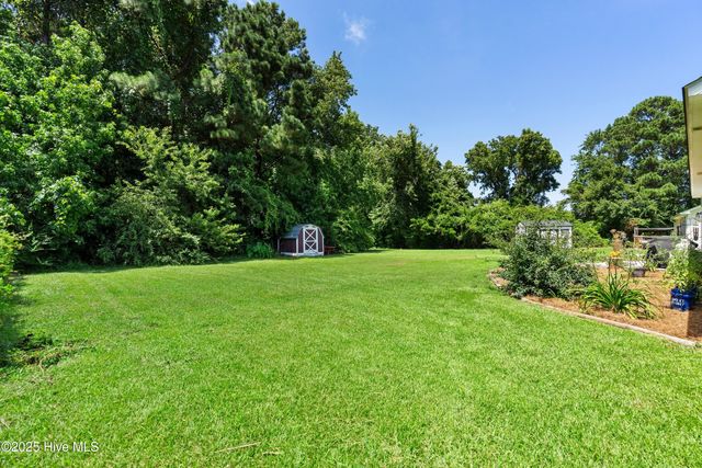 112 S Stone Drive, Sneads Ferry, NC 28460