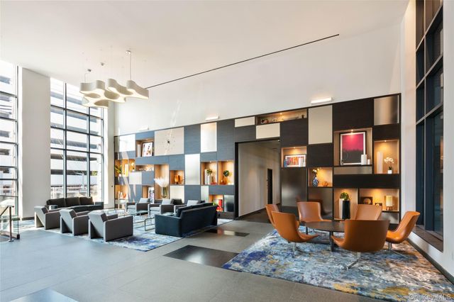 199 2nd St E914, Mineola, NY 11501