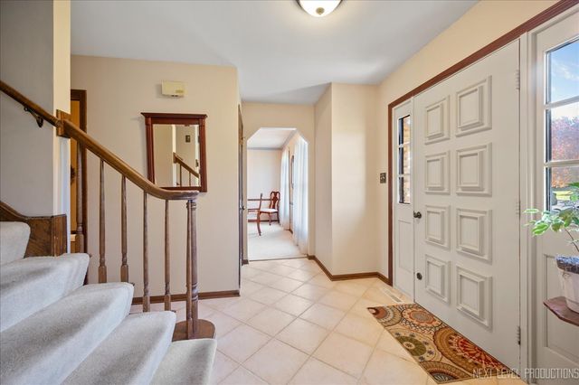 39W955 Deer Run Drive, St. Charles, IL 60175