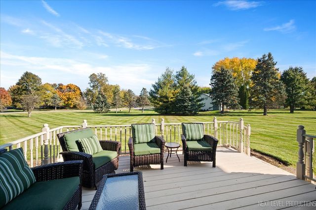 39W955 Deer Run Drive, St. Charles, IL 60175