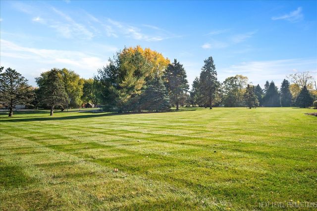 39W955 Deer Run Drive, St. Charles, IL 60175