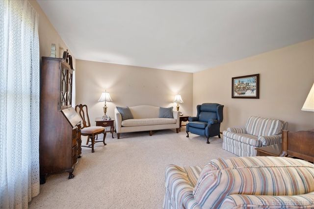 39W955 Deer Run Drive, St. Charles, IL 60175